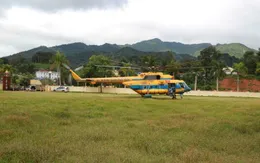 Máy bay quân đội chở hàng cứu trợ tới Điện Biên