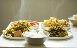 Vì sao nên ăn rau trước khi ăn cơm?