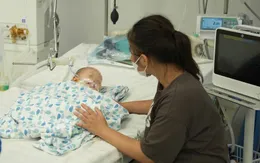 Bé trai suy hô hấp vì uống tinh dầu đuổi muỗi