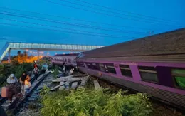 Đoàn tàu 12 toa trật bánh ở Thái Lan, nhiều hành khách bị thương