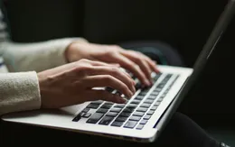 Nga thử nghiệm cho sinh viên dùng AI trong viết luận văn