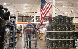 Người tiêu dùng Mỹ chịu cảnh tăng giá vì thuế