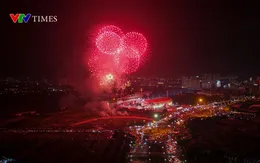 Hà Nội: Rực sáng pháo hoa mừng Quốc khánh, dòng người đổ về sân Mỹ Đình