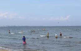 Hai thanh niên Việt Nam cứu sống 2 em bé bị sóng cuốn tại Nhật Bản