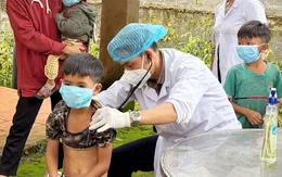 Ho gà tăng nhanh, nhiều trẻ nhập viện do phụ huynh chủ quan