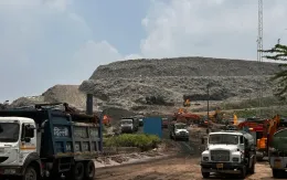 “Bom nhiệt” từ núi rác ở thủ đô New Delhi đe dọa mạng sống hàng nghìn người