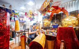 Xóm lồng đèn truyền thống giữa phố thị