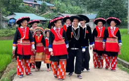 Ứng xử văn minh với văn hóa bản địa