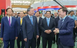 Tổng Bí thư và Thủ tướng tham quan gian trưng bày của VTV tại Triển lãm 80 năm Hành trình Độc lập - Tự do - Hạnh phúc