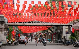Phố phường Thủ đô rực rỡ sắc cờ Tổ quốc