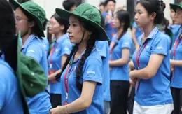 Tình nguyện viên hỗ trợ đại lễ A80 hào hứng nhận nhiệm vụ với tinh thần trách nhiệm cao