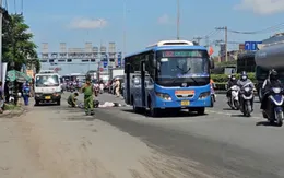 Xe bus va chạm xe máy, một nữ sinh tử vong