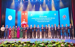 Sở Ngoại vụ TP Hồ Chí Minh đón nhận Huân chương Lao động hạng Nhất