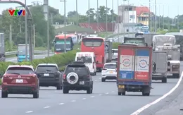 Xem xét cấm xe kích thước lớn đi làn đường sát dải phân cách trên cao tốc