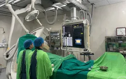 Người đàn ông ngất ven đường sau khi chơi thể thao, 5 lần ngừng tim được cứu sống
