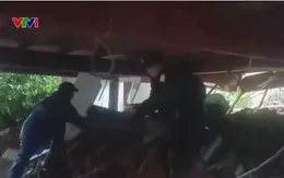 Sạt lở đất nghiêm trọng khiến Quốc lộ 7 (Nghệ An) ách tắc, giao thông chia cắt