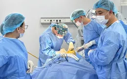 Thoát khỏi biến chứng nặng nề, bệnh nhi giãn não thất hồi phục tốt sau mổ
