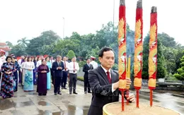 Lãnh đạo TP Hồ Chí Minh dâng hương tưởng niệm Chủ tịch Hồ Chí Minh, Chủ tịch Tôn Đức Thắng