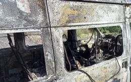 Ô tô đang lưu thông trên quốc lộ, bỗng dưng bốc cháy