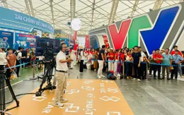 Khán giả háo hức thử cảm giác “làm MC VTV” tại Triển lãm Thành tựu đất nước