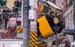 Tàu hỏa trật bánh và lao dốc ở thủ đô Bồ Đào Nha, ít nhất 15 người thiệt mạng