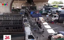 Nhiều khu vực gầm cầu ở Hà Nội bị chiếm dụng làm bãi đỗ xe, trung chuyển hàng hóa