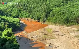 Nghệ An: Lập đoàn kiểm tra nước suối bất ngờ đổi màu đỏ quạch