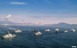 Uy lực tàu hộ vệ tên lửa tham gia diễu binh trên biển