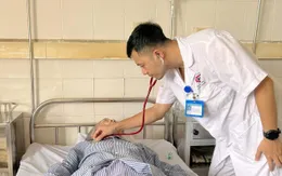 Can thiệp nút động mạch phế quản cứu cụ ông 72 tuổi ho ra máu nặng