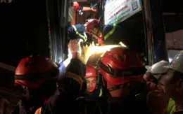 Phá cửa kính cứu 11 người mắc kẹt trong tai nạn trên cao tốc La Sơn - Túy Loan