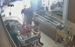 Giả danh công an thao túng tâm lý nam sinh, ép mua búa tạ phá két sắt lấy tài sản