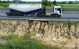 Mép đường cao tốc Vĩnh Hảo - Phan Thiết bị xói lở, hở “hàm ếch”