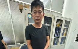 Bị kiểm tra, người đàn ông vứt ma túy xuống đất hòng thoát tội