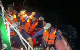 Cảnh sát biển kịp thời cứu 4 ngư dân gặp nạn trên biển