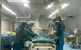 Phối hợp "thần tốc", cứu sống bệnh nhân ngưng tim, ngưng thở trong đêm