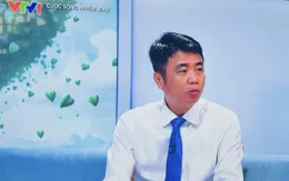 Bác sĩ rao bán quả bóng đặc biệt để lấy kinh phí khám bệnh từ thiện