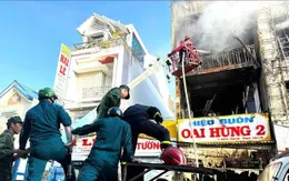 Cà Mau: Cháy lớn trong đêm ở Năm Căn, 2 căn nhà bị thiêu rụi