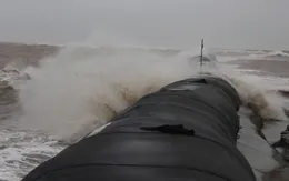 Bão số 9 cách Móng Cái 570 km, sóng cao hơn 10m, biển động dữ dội