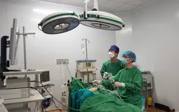 Phẫu thuật nội soi cứu trẻ mắc dị tật không hậu môn