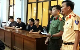 Phát hiện 2 ô tô chở nhiều người Trung Quốc nghi nhập cảnh trái phép vào Việt Nam