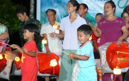 Đà Nẵng: Đem Trung thu đến với trẻ em đồng bào Cơ Tu vùng biên giới