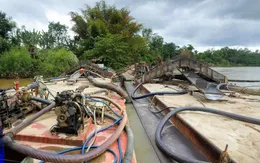 Bắt giữ 2 phương tiện khai thác, vận chuyển cát trái phép trên sông Đồng Nai