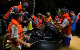 Một phụ nữ ở Huế bị lũ cuốn trôi