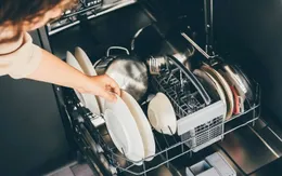 4 sai lầm khi dùng máy rửa chén khiến hóa đơn tăng vọt