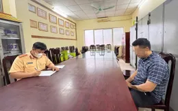 Hà Nội: Xử lý thanh niên gây gổ với người đi đường tại ngã tư