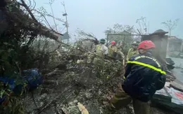 Thanh Hóa: Công an xuyên đêm giúp dân ứng phó với bão số 10 (Bualoi)