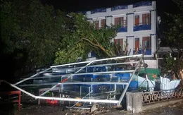 Bão số 10 quần thảo nhiều giờ ở Hà Tĩnh, lũ trên sông Ngàn Phố lên báo động 3