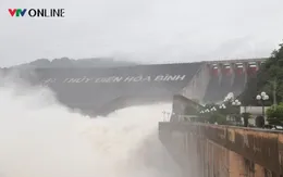 Thủy điện Tuyên Quang và Hòa Bình mở thêm cửa xả đáy