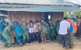 Đà Nẵng: Khẩn cấp di chuyển nguyên trạng 7 ngôi nhà ra khỏi vùng sạt lở