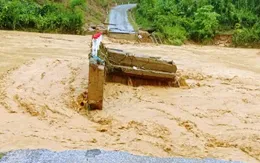 Nghệ An: Hai cầu cứng bị lũ cuốn trôi, nhiều bản làng chia cắt